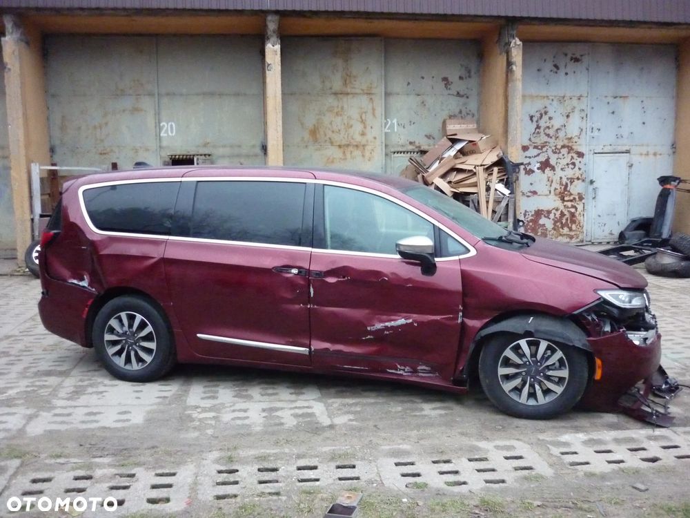 Chrysler Pacifica - 4