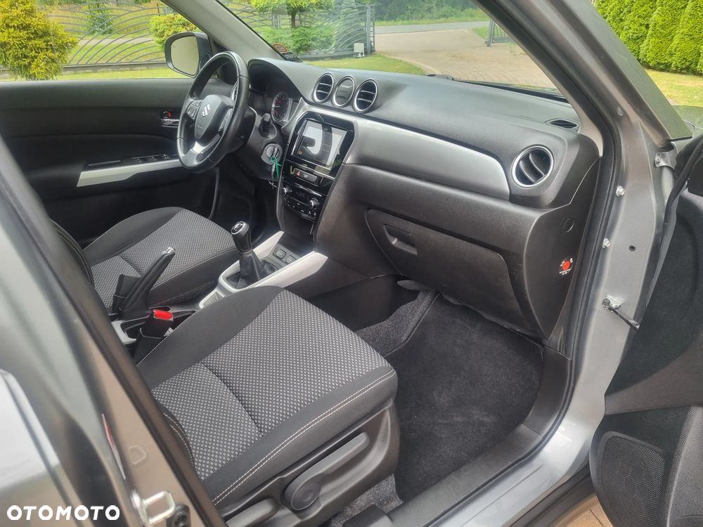 Suzuki Vitara 1.6 Comfort 2WD - 23