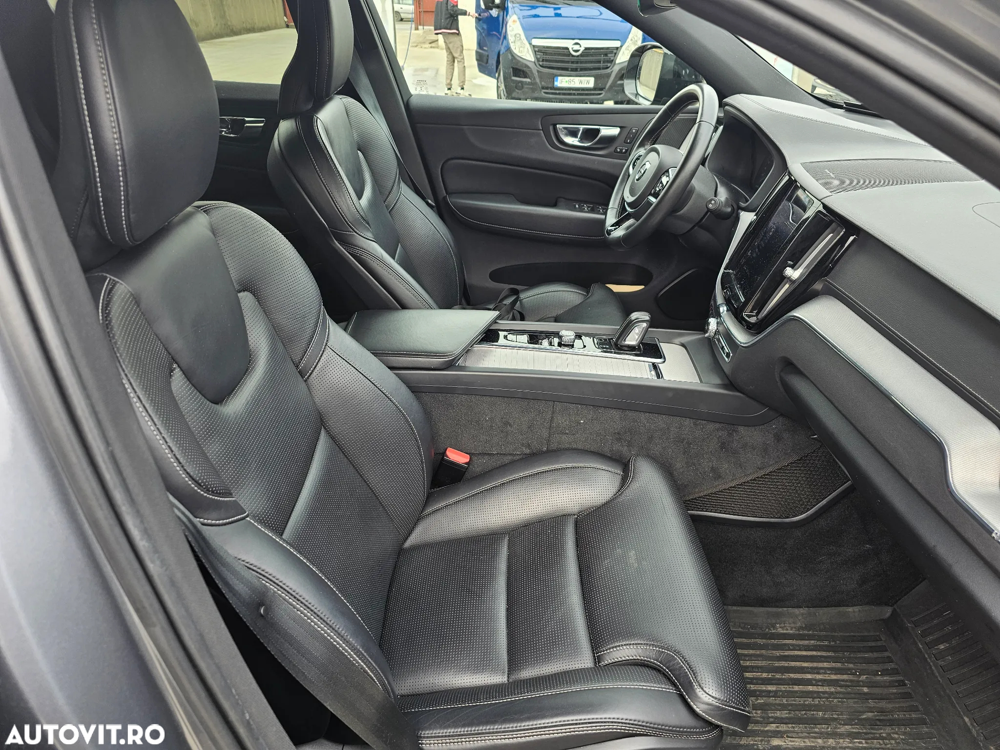 Volvo XC 60 Recharge T8 Twin Engine eAWD R-Design - 14
