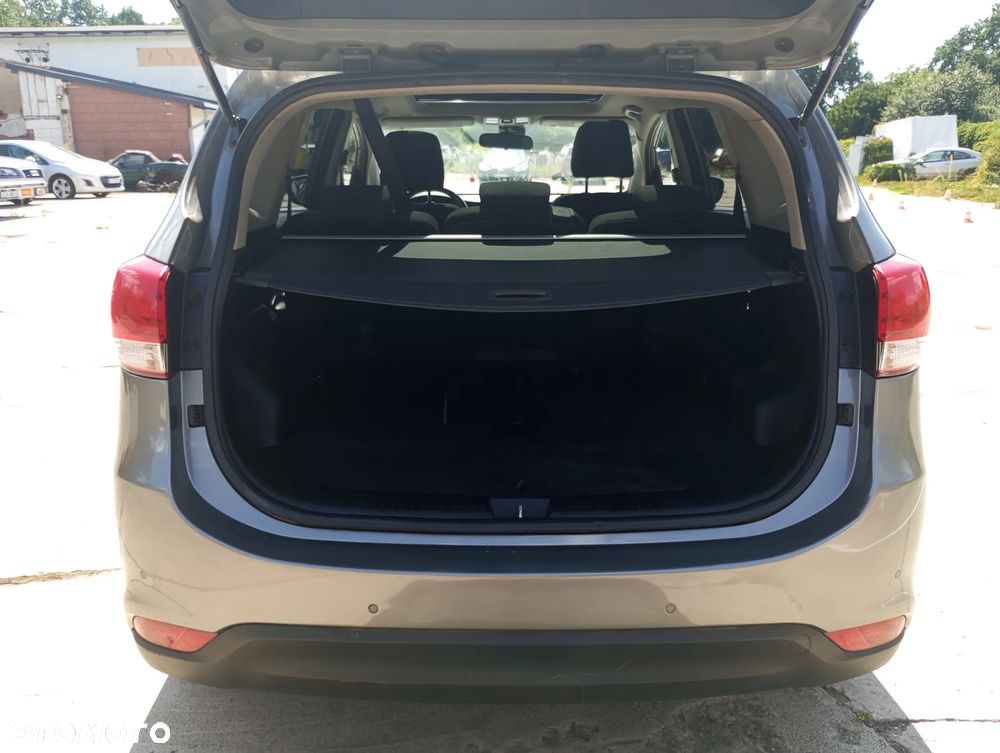 Kia Carens - 11