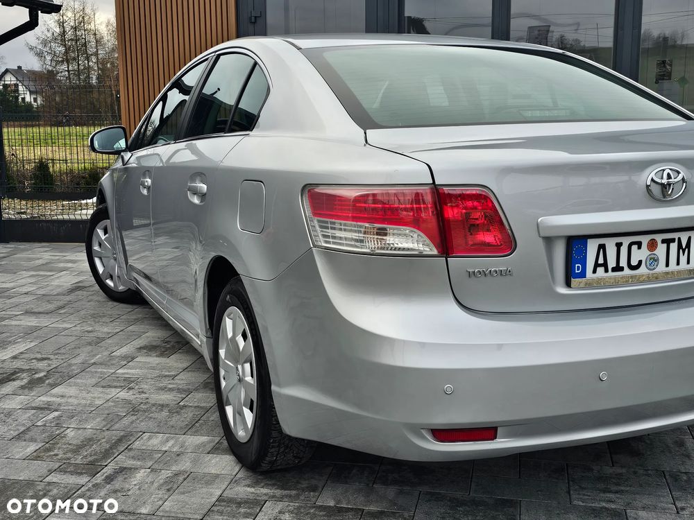 Toyota Avensis 1.8 Comfort - 29