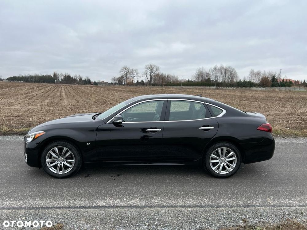 Infiniti Q70 - 10