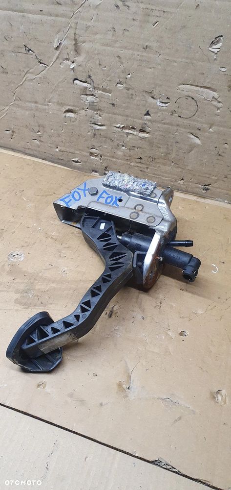 Pedał sprzęgła wysprzęglik pompka VW FOX 6Q0721388D 6Q1721321C - 4
