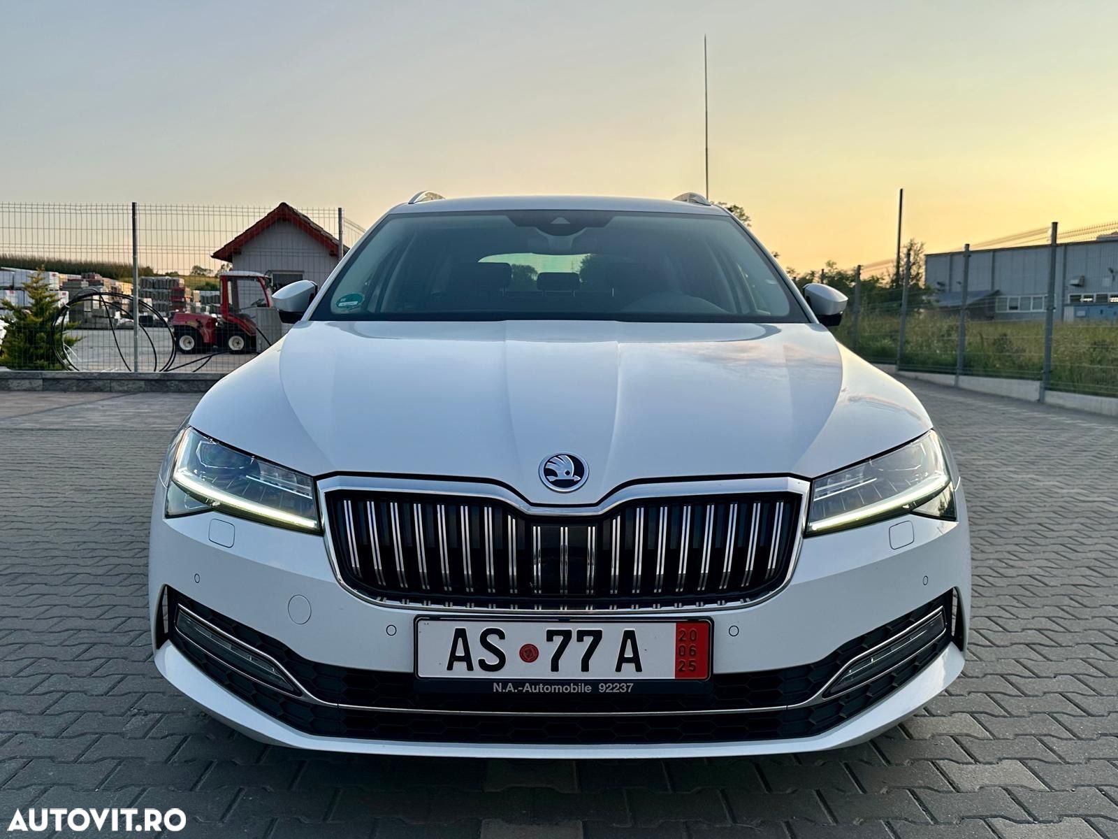 Skoda Superb 2.0 TDI DSG Ambition - 1