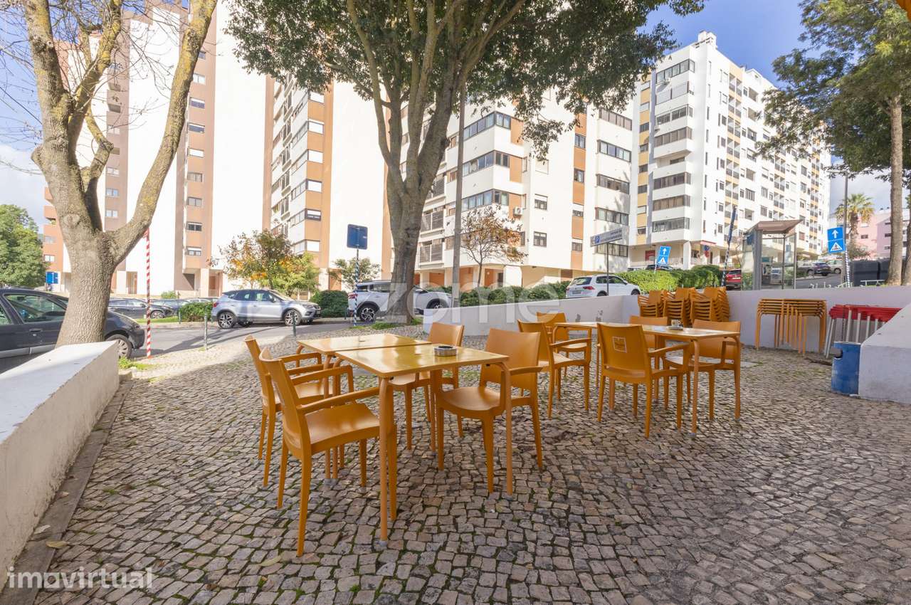 Restaurante/ Snack-Bar junto à escola secundária Camilo Castelo Bra... - Grande imagem: 4/21