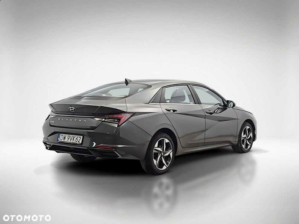 Hyundai Elantra 1.6 Executive CVT - 5