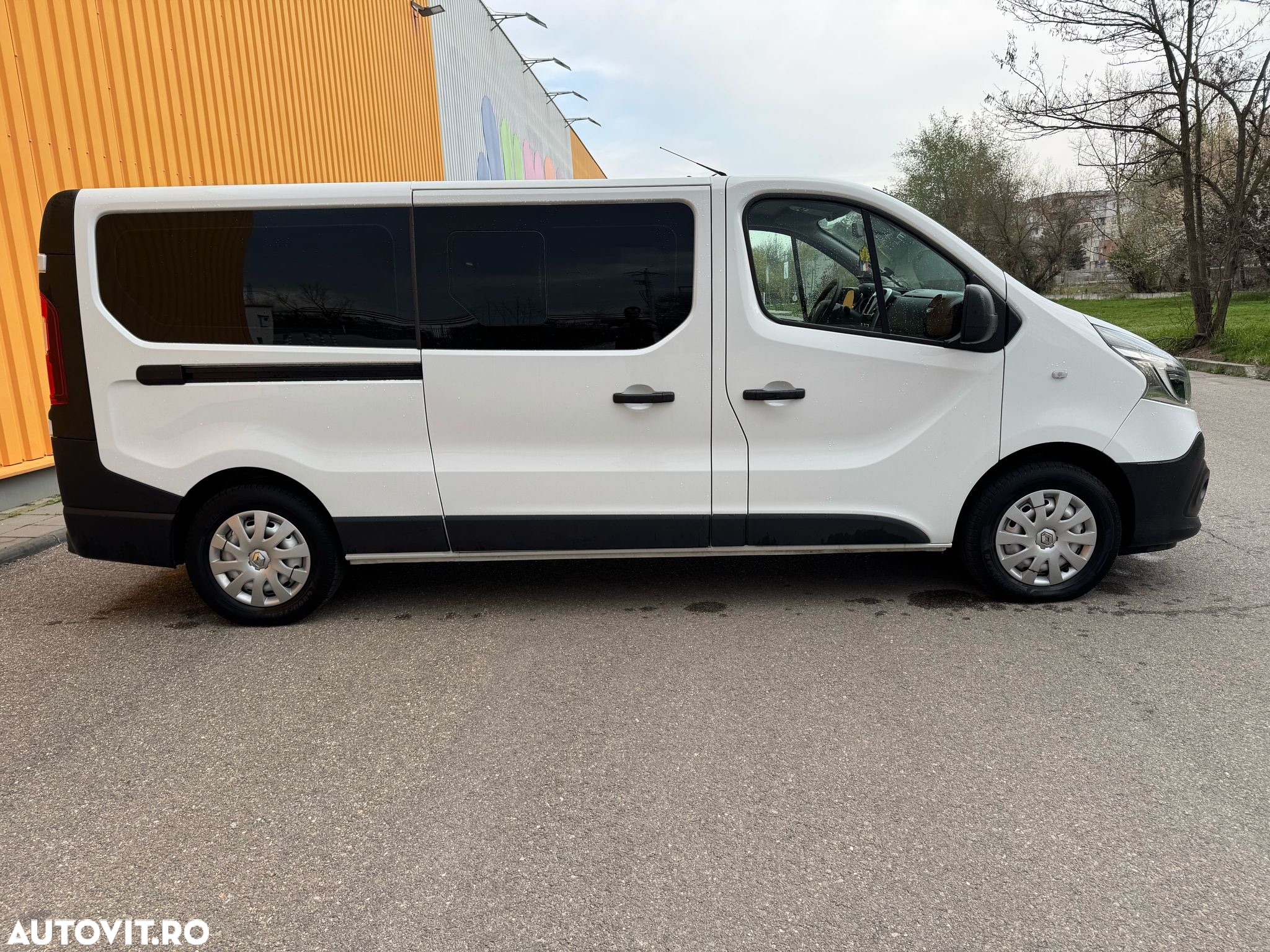 Renault Trafic Combi 2.0 Blue dCi 150 S&S L2 8+1 Zen - 10