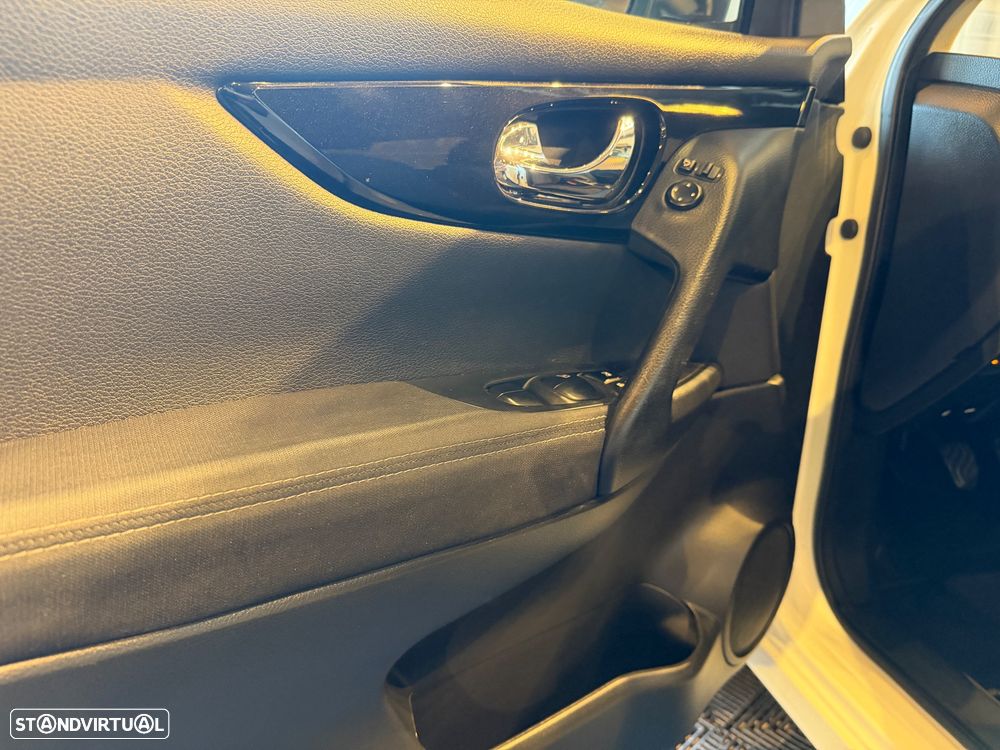 Nissan Qashqai 1.6 dCi N-Connecta RS+PS 4x4i - 17