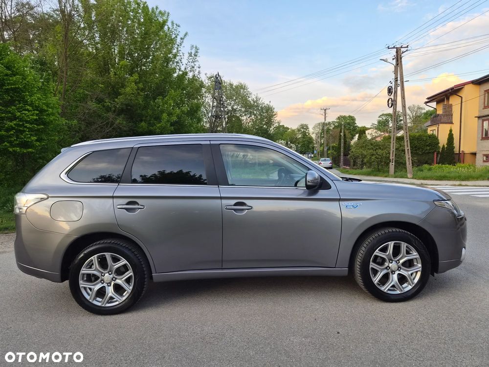 Mitsubishi Outlander - 16
