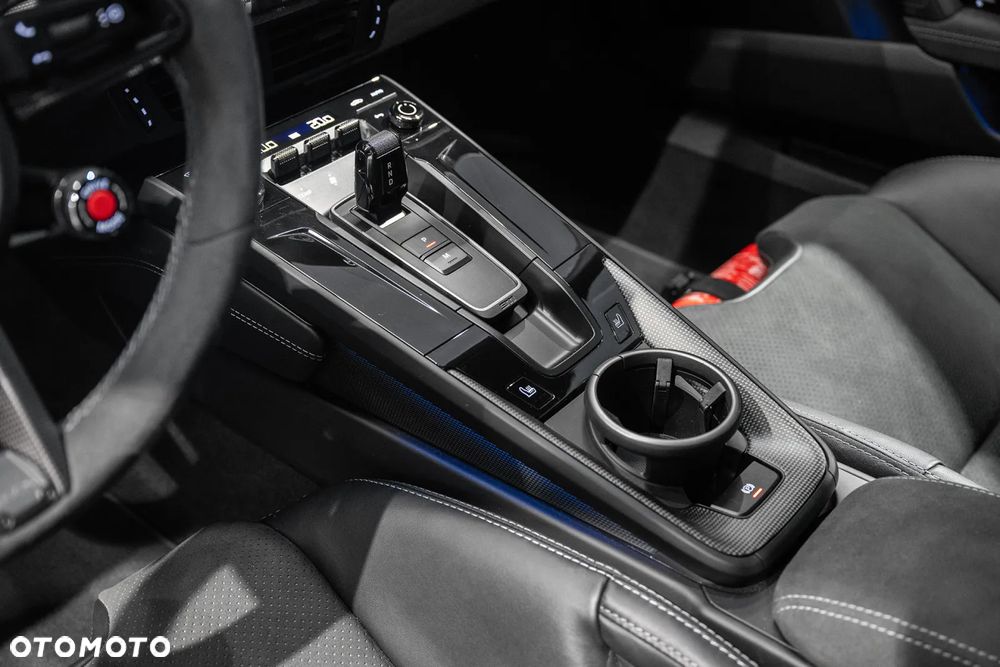 Porsche 911 Carrera 4 GTS - 29