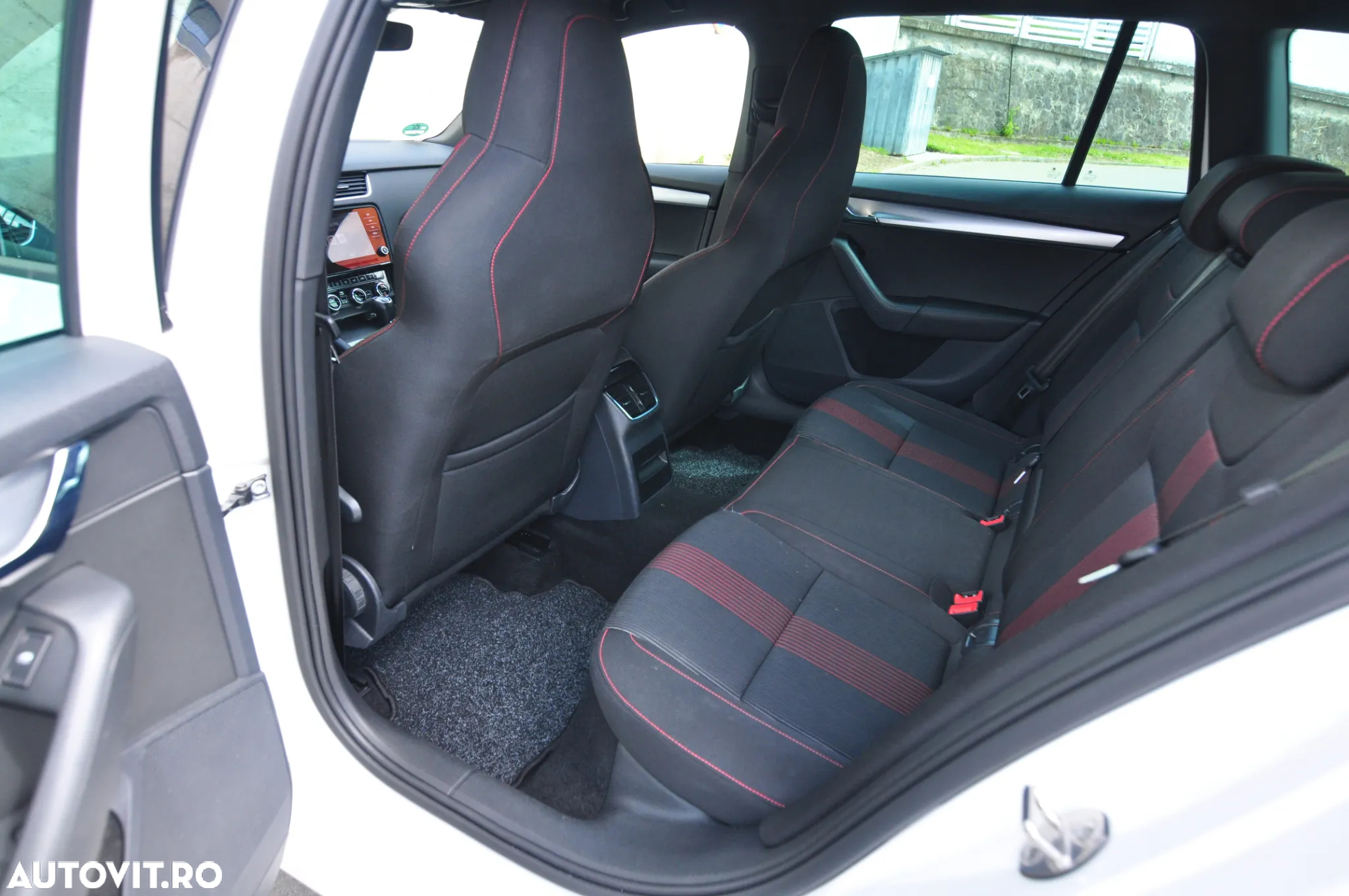 Skoda Octavia 1.6 TDI DSG Ambition - 9