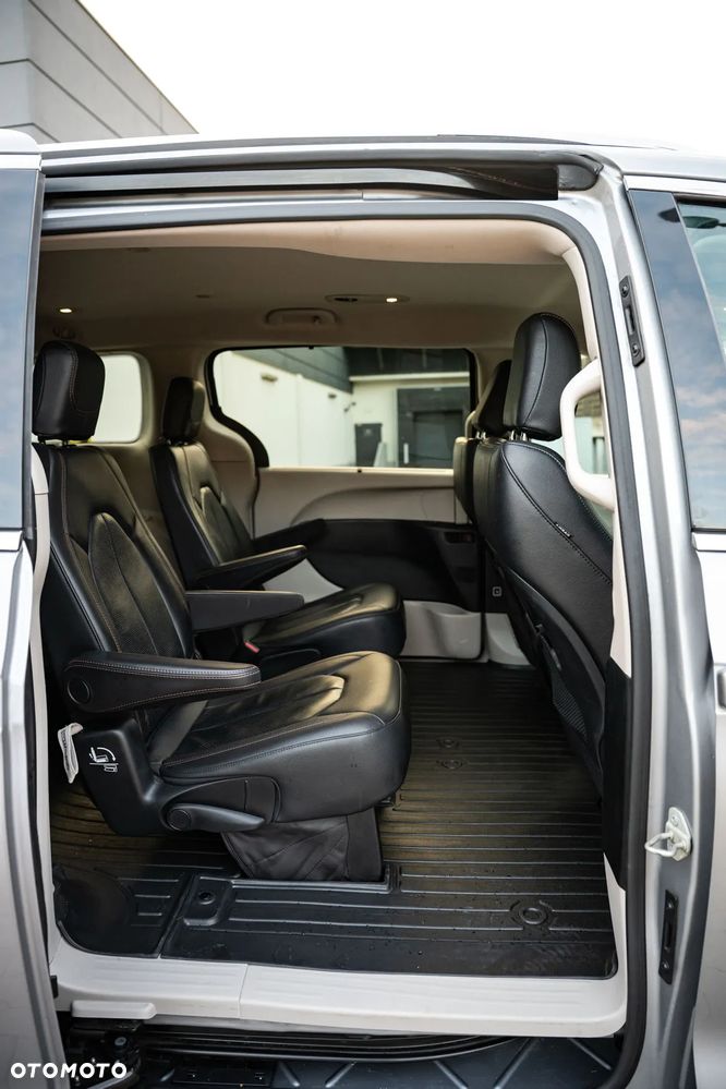 Chrysler Pacifica - 19