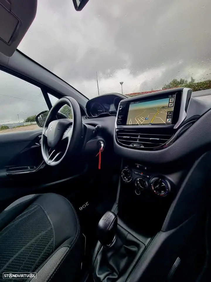 Peugeot 208 - 12