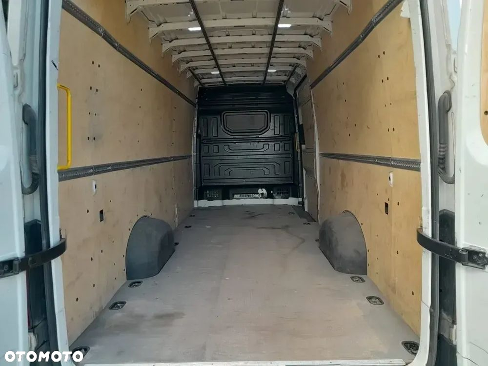 Volkswagen Crafter - 14