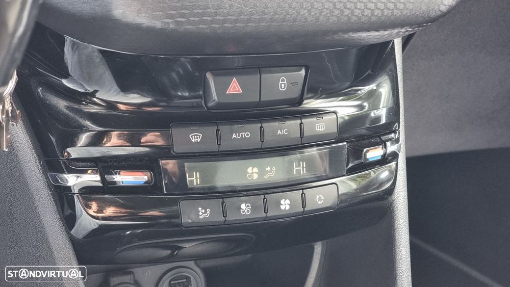 Peugeot 208 1.2 PureTech GT Line - 10