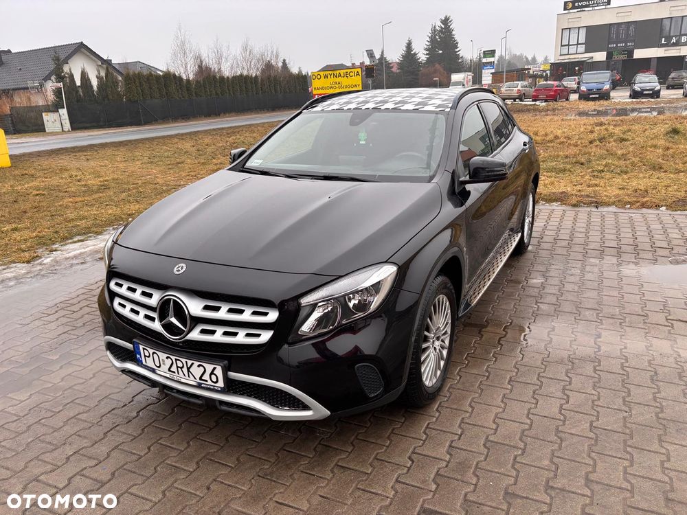 Mercedes-Benz GLA 180 7G-DCT - 4