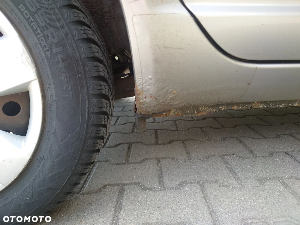 Toyota Yaris 1.0 Base - 5