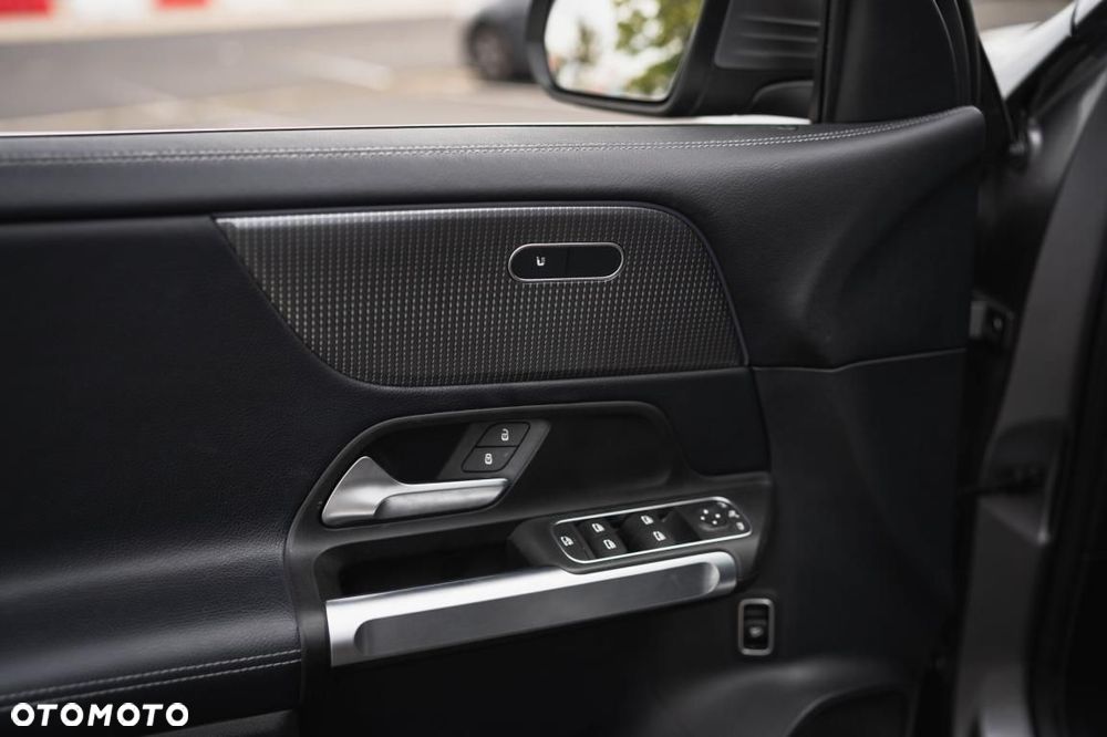 Mercedes-Benz GLB - 27