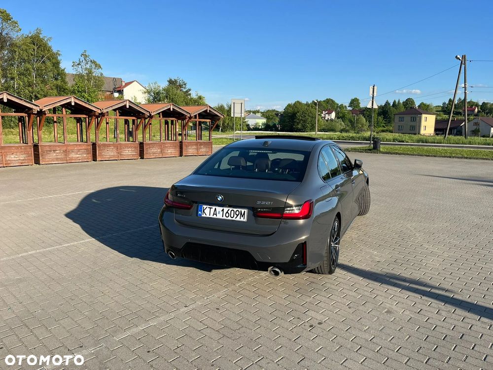 BMW Seria 3 330i M Sport - 33