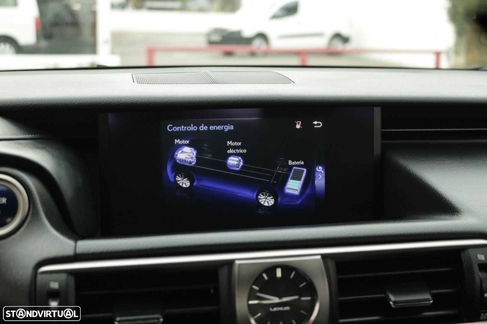 Lexus IS 300H Executive - 54