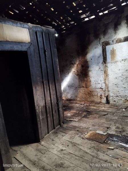 Vende se ou troca se casa na aldeia para reconstruir - Grande imagem: 3/7