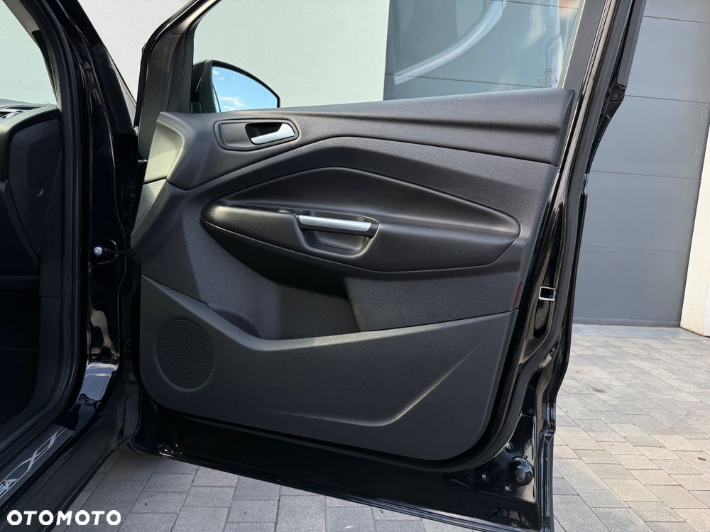 Ford Kuga 1.5 EcoBoost 2x4 Titanium - 30