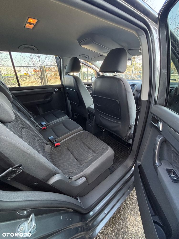 Volkswagen Touran - 20