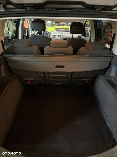 Volkswagen Touran 2.0 TDI DPF Highline - 8