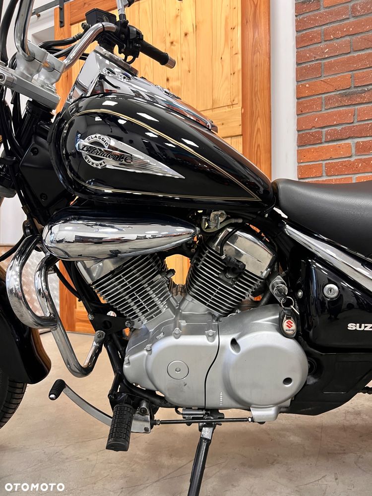 Suzuki Intruder - 13