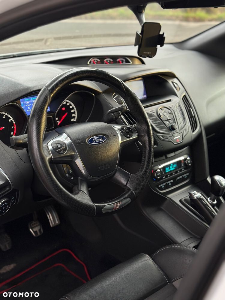 Ford Focus ST - 11