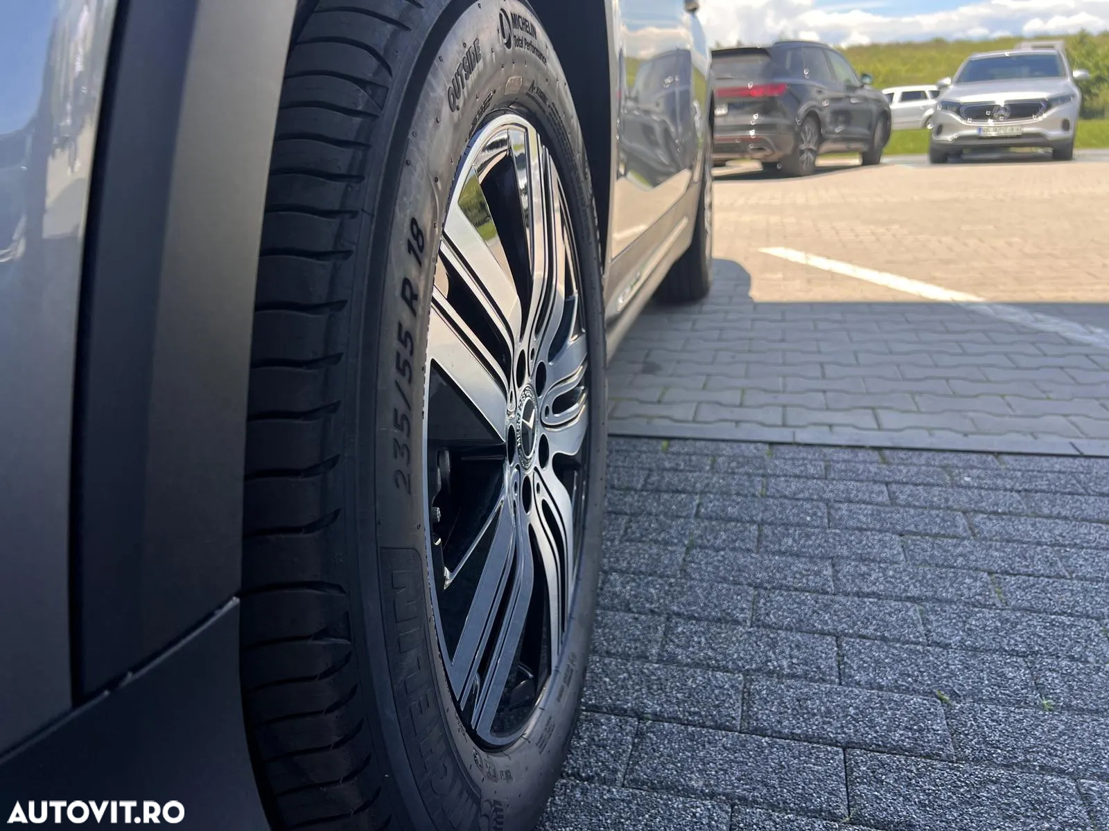 Mercedes-Benz EQB 300 4MATIC - 17