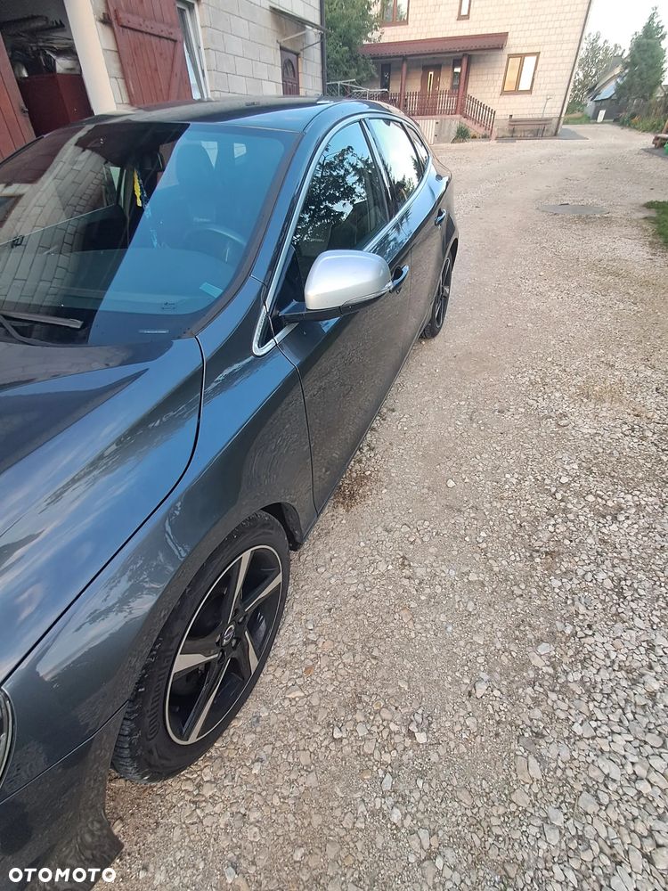 Volvo V40 D2 R-Design - 3