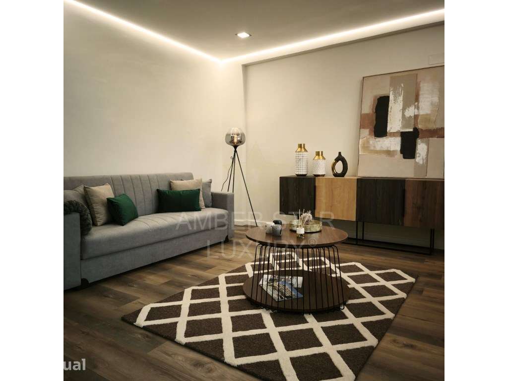 Apartamento T3 Renovado em Benfica com Excelente Luz Natural - Grande imagem: 3/18
