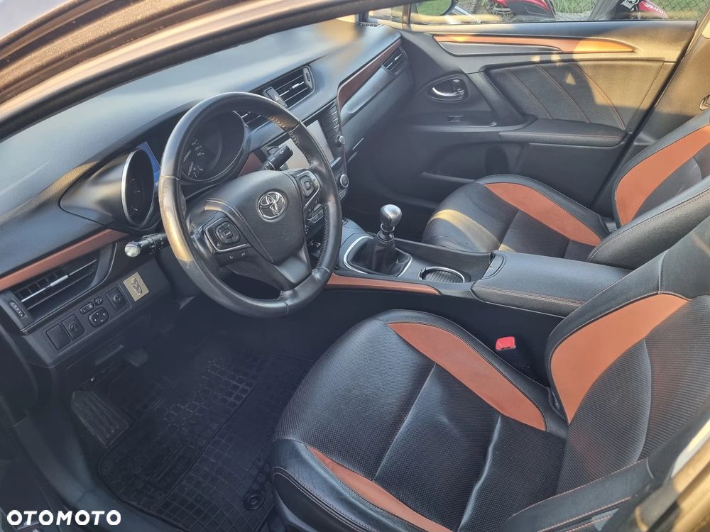 Toyota Avensis 1.8 Premium - 11