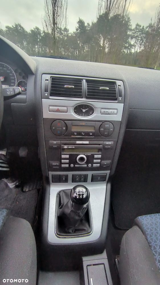 Ford Mondeo 2.0 Ambiente - 11