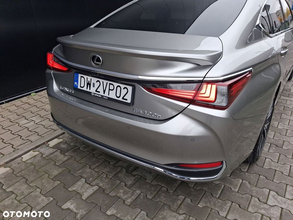 Lexus ES 300h Business Edition - 29