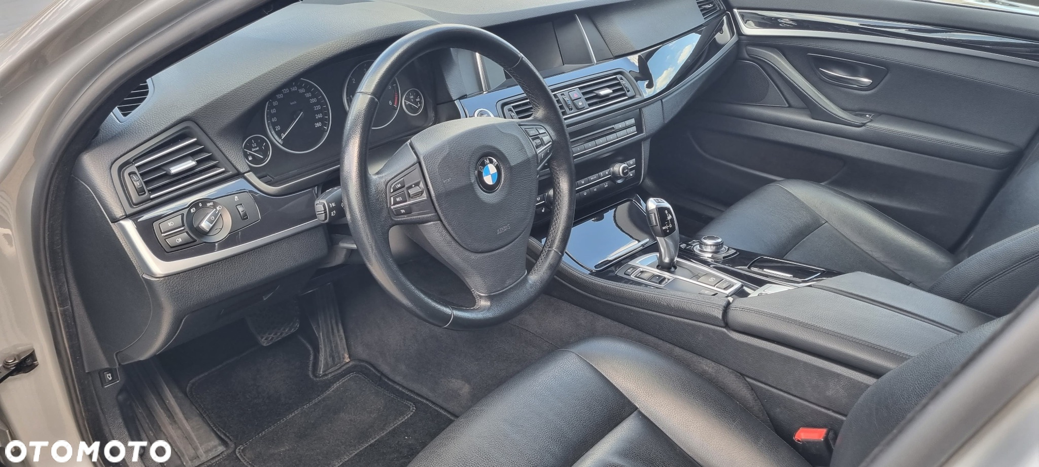BMW Seria 5 525d xDrive - 14