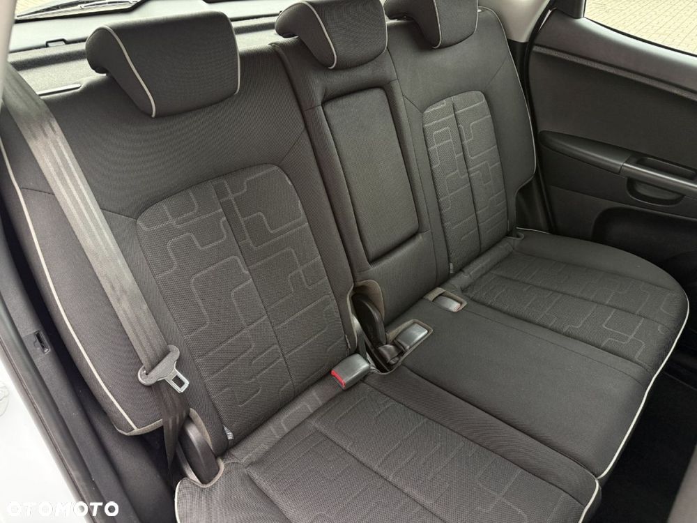 Kia Venga 1.4 CVVT UEFA EURO 2016 - 37