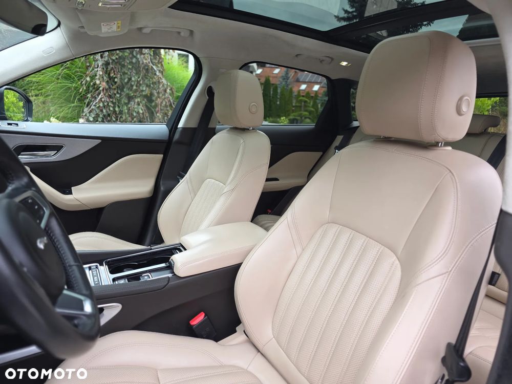 Jaguar F-Pace P250 AWD R-Dynamic Black - 22
