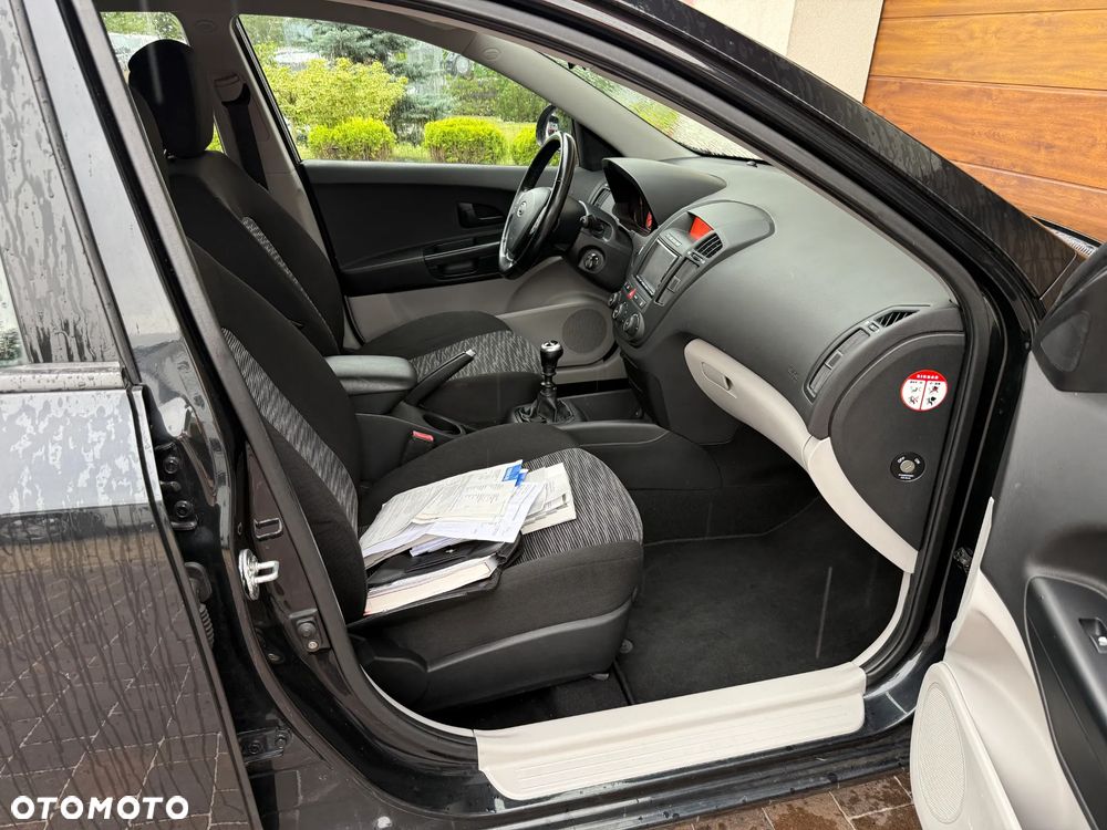 Kia Ceed - 9