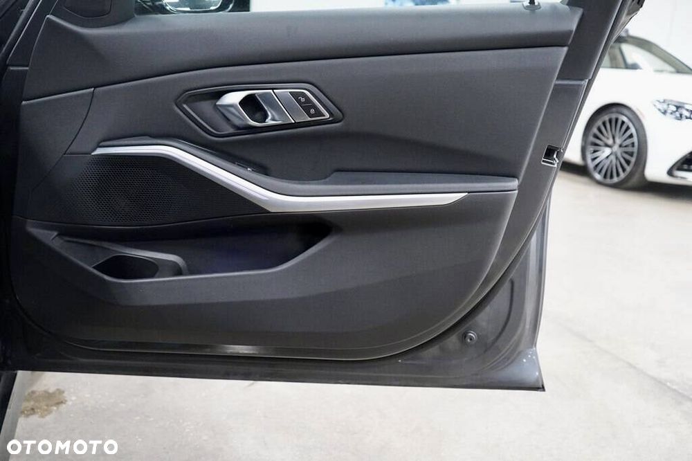 BMW Seria 3 - 23