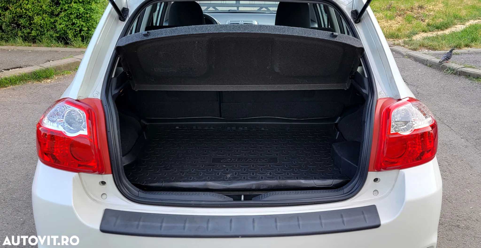 Toyota Auris 1.8 L VVT-i HSD Luna - 11