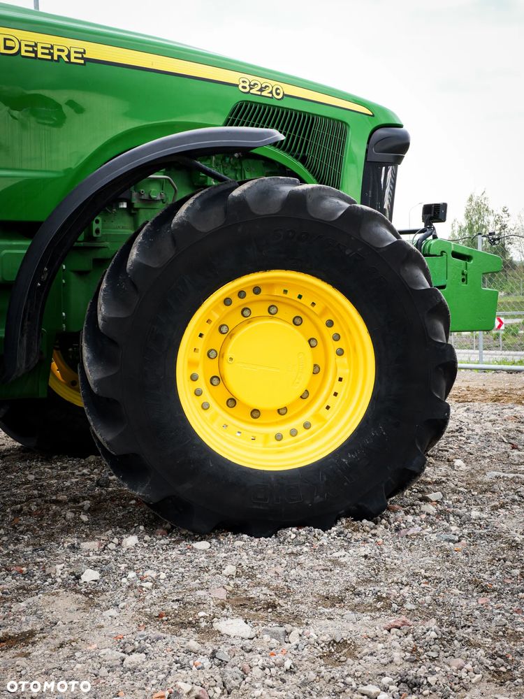 John Deere 8220 - 24