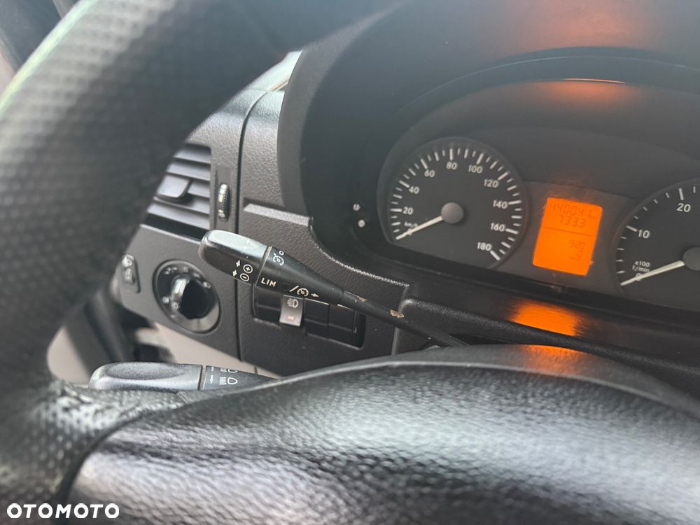 Mercedes-Benz Sprinter - 16