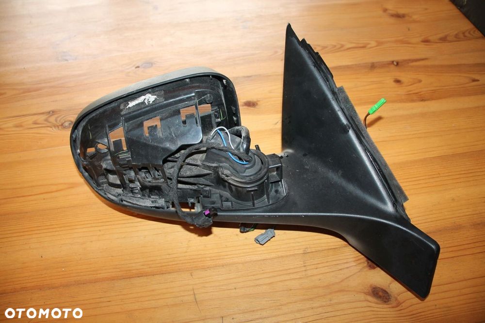 VOLVO V70 III PRAWE LUSTERKO 31298848 - 16 PIN - 2