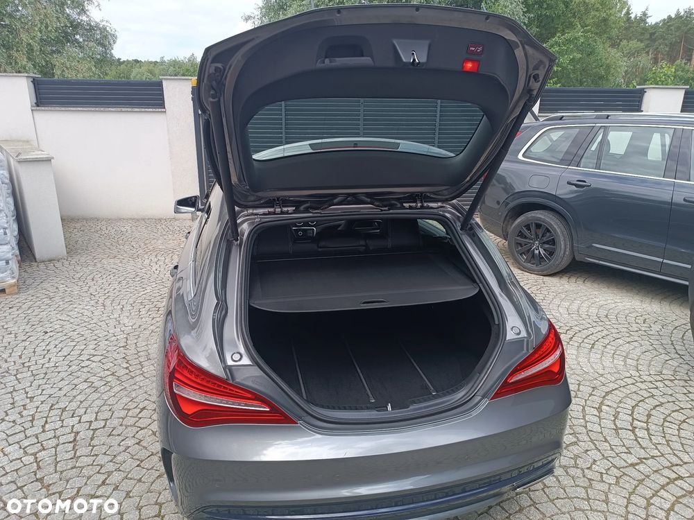 Mercedes-Benz CLA 180 7G-DCT UrbanStyle Edition - 18