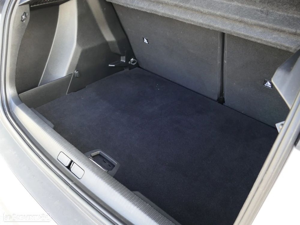 Peugeot 2008 1.2 PureTech Allure EAT8 - 5