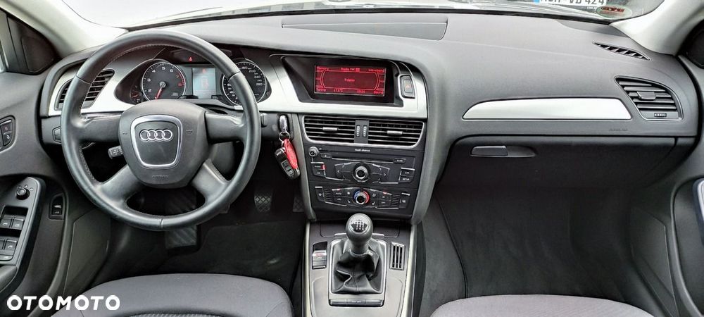Audi A4 Limousine - 5
