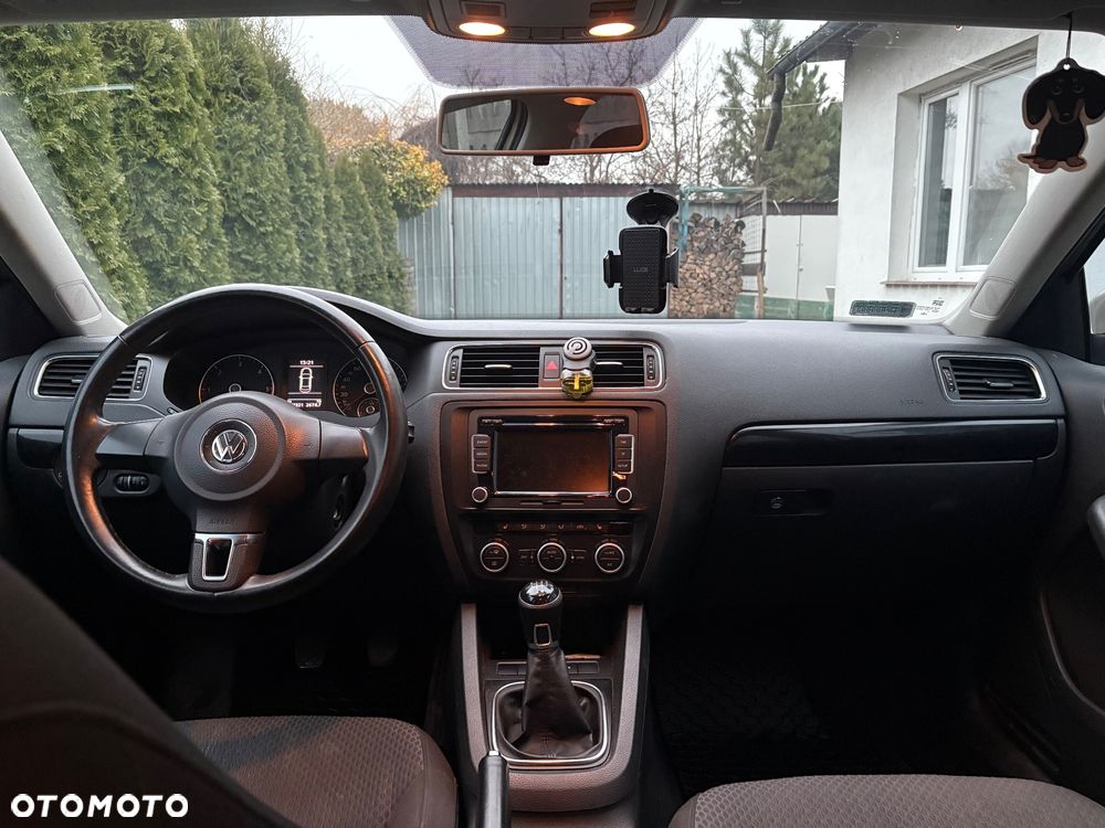 Volkswagen Jetta 1.6 TDI Comfortline - 11