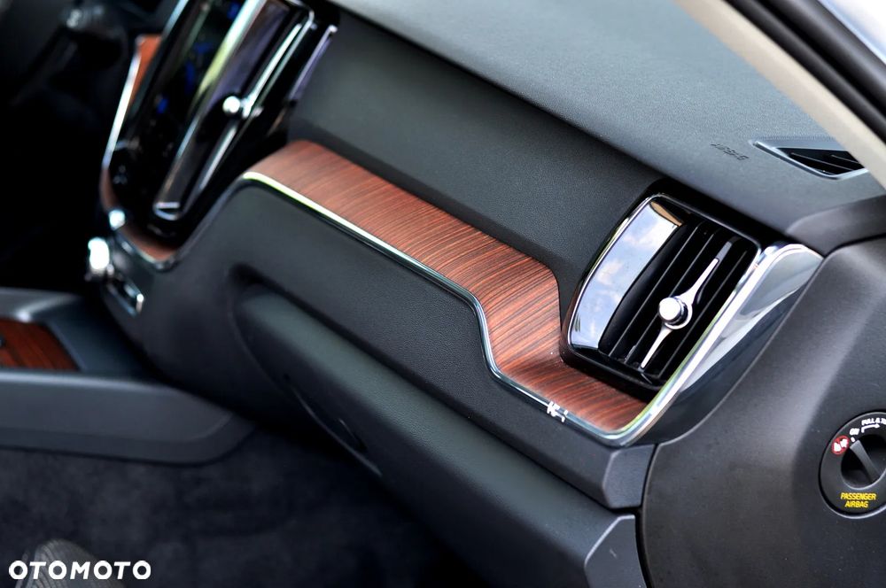 Volvo XC 60 B4 D Ultimate Dark - 20